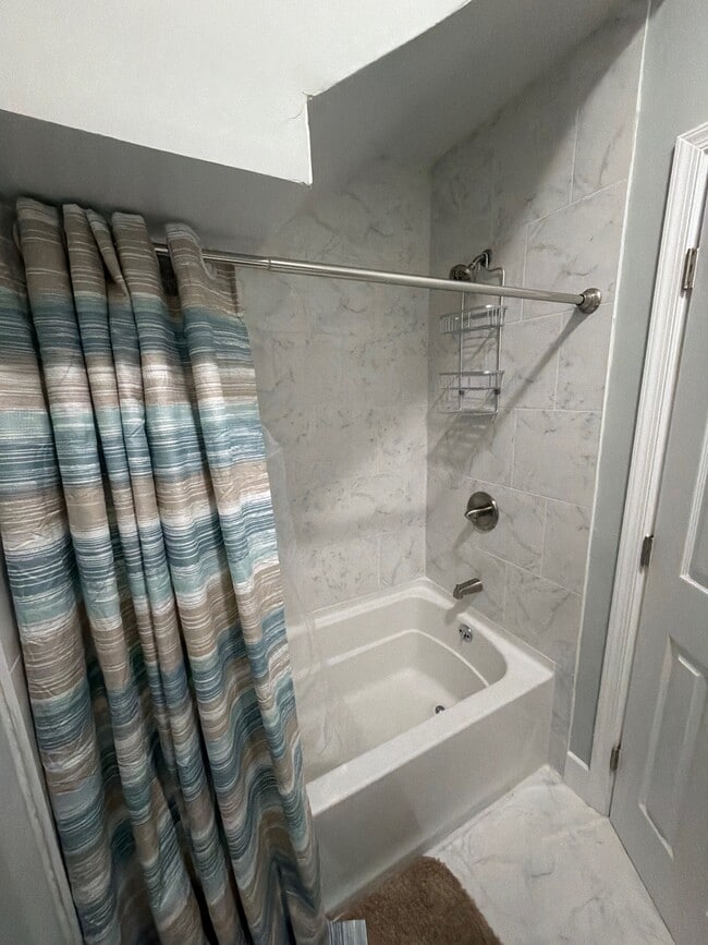 Photo - 829 E 27th St