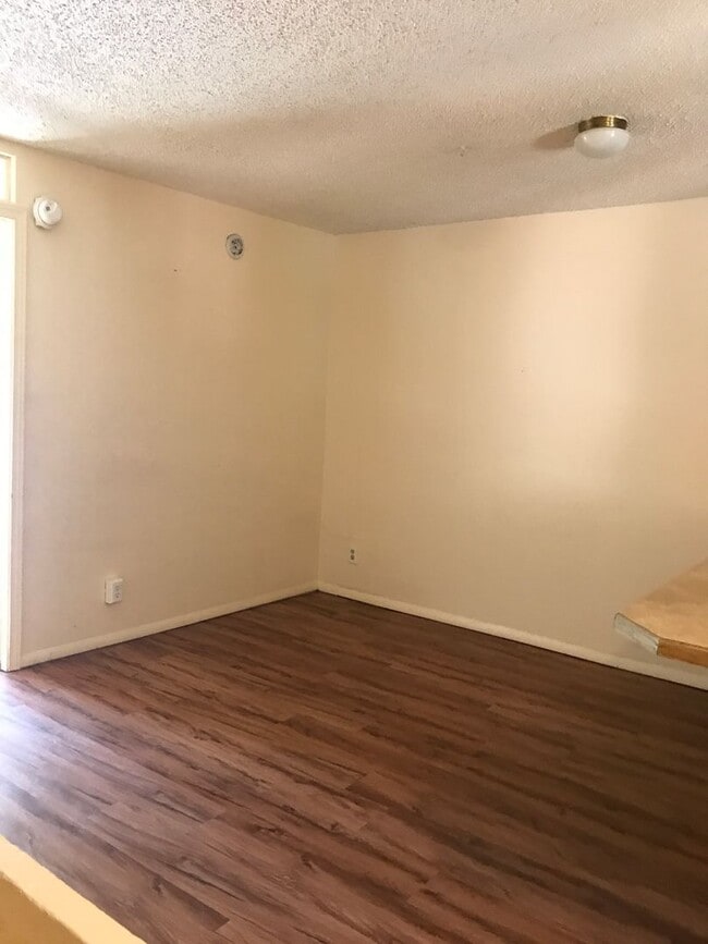Photo - 3 Bedroom Townhome Available Near CU!!