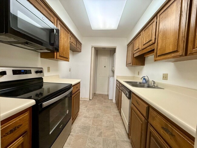Photo - 7701 Wurzbach Rd