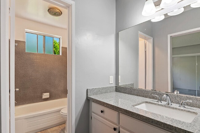 Photo - 1215 N McCadden Pl