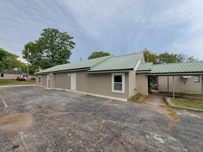 Building Photo - 1306 Iowa Ave Unit 1 Rental
