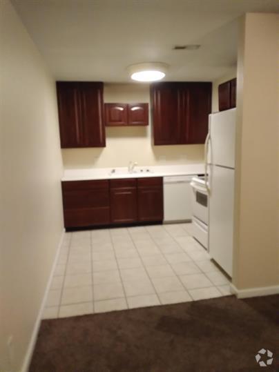 Building Photo - 606 W College St Rental