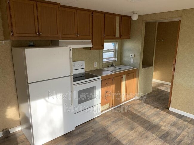 Photo - 111 S Cedar Dr