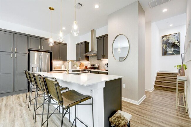 Photo - 2804 S 1st St Unit 3103