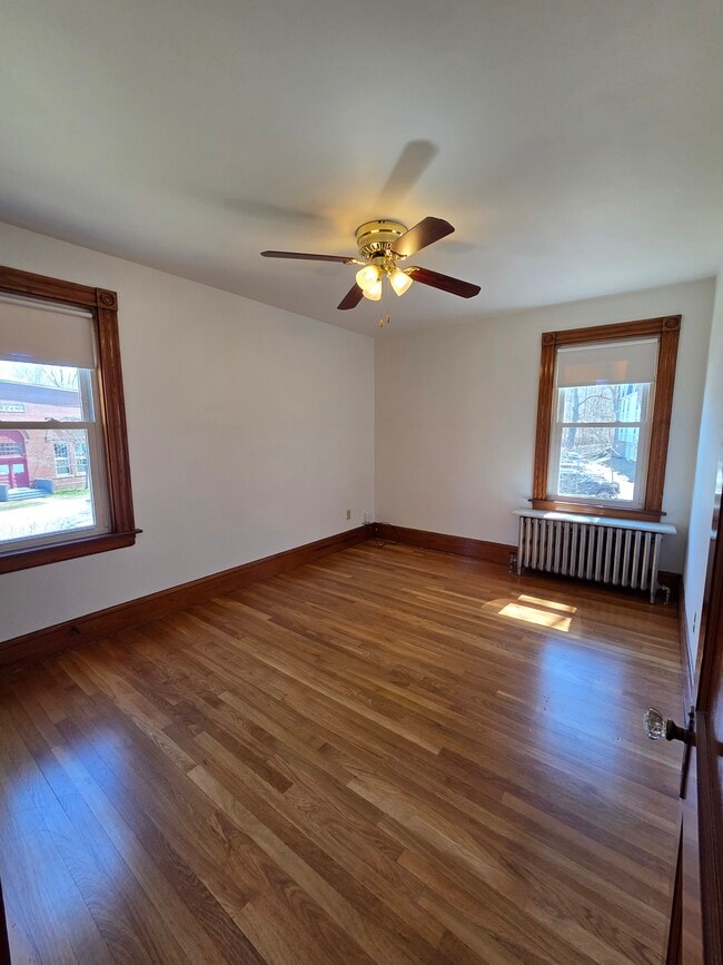 Photo - 12 Maple St Unidad 12 Rear