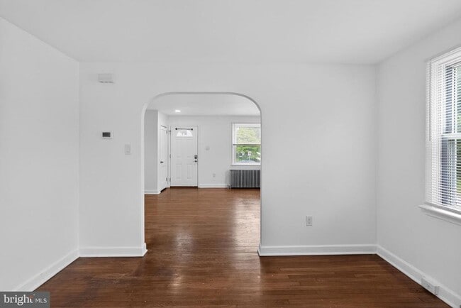 Photo - 439 E 11th Ave