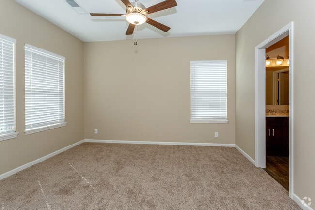 3BR, 2.5BA - 1382 SF