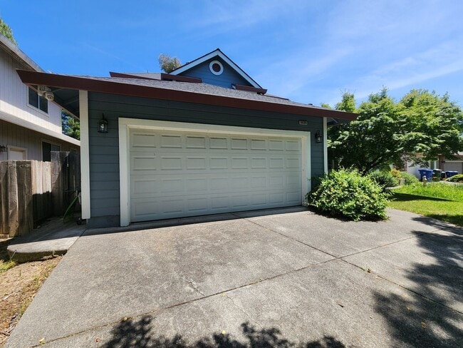 Photo - Spacious 4 Bed / 3 Bath Windsor Home