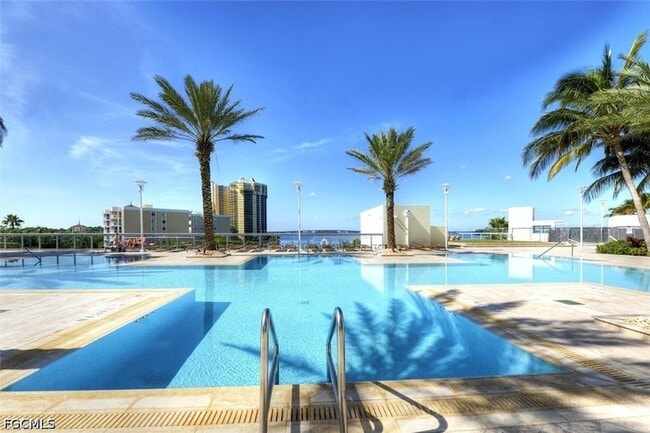 Building Photo - 3000 Oasis Grand Blvd Unit 407
