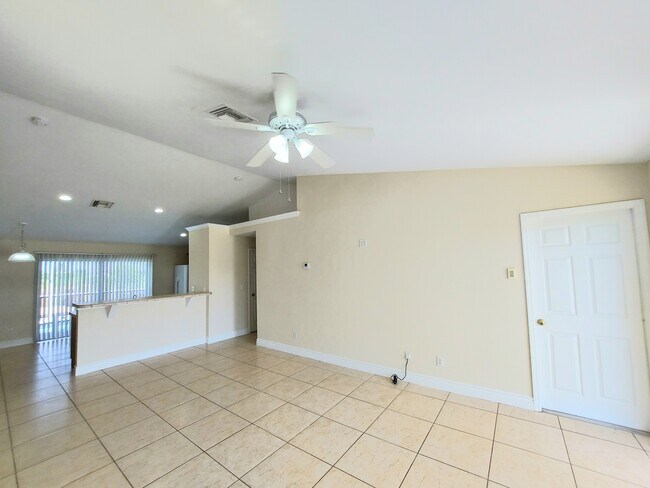 Photo - 18 NW 29th Pl