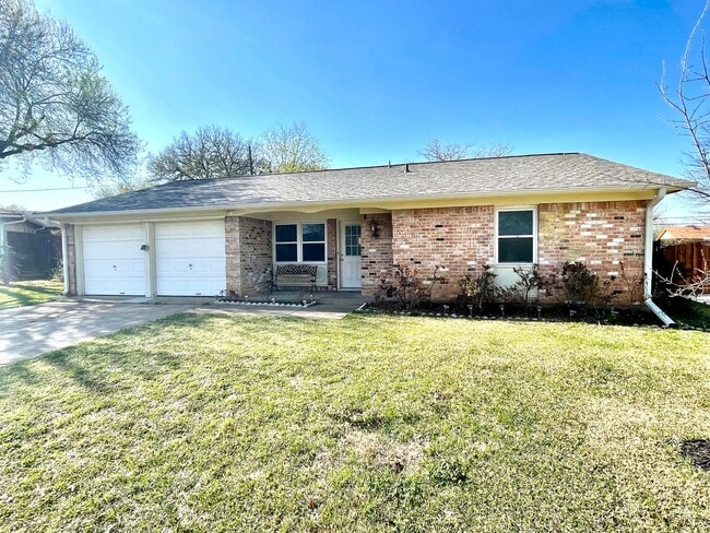 Building Photo - 201 E Fuller Dr Rental