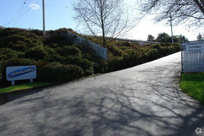 Photo - Fountainbleau Apartments