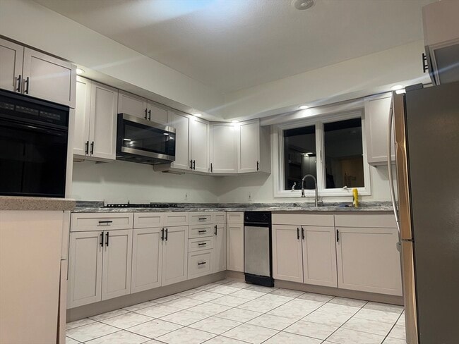 Building Photo - 33 Appleton St Unit 2