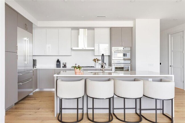 Photo - 2425 Peachtree Rd NE Unit 612