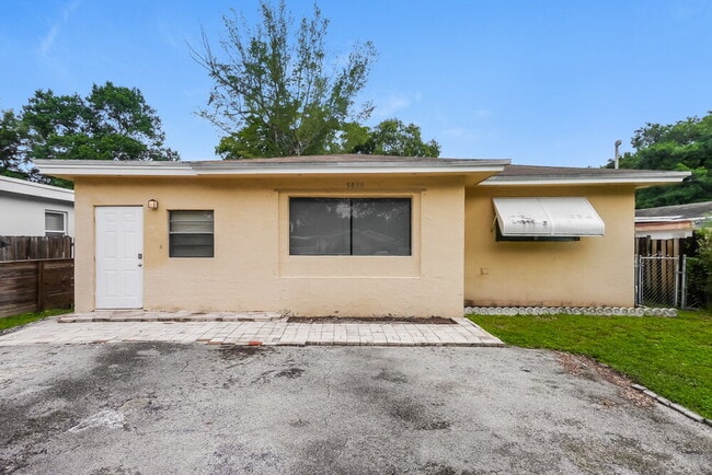 Building Photo - 5809 Buchanan St Rental