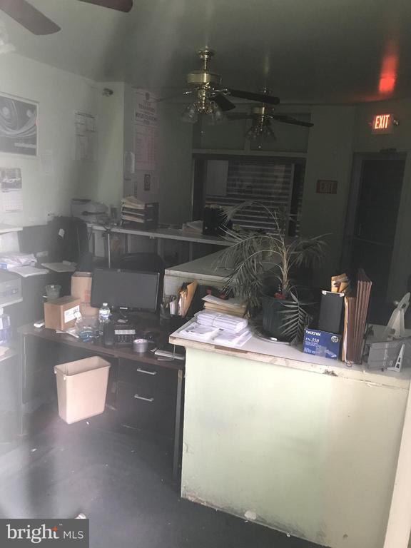 Photo - 5700 Delancey St