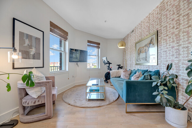 Photo - 1020 Monroe St NW Unidad 402 Rental