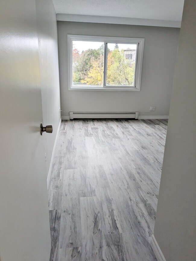 Photo - 84 Country Hill Dr