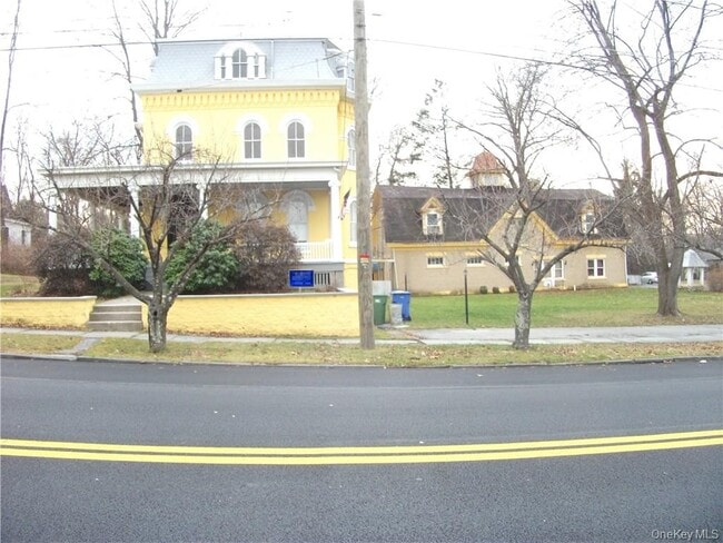 Building Photo - 146 S Church St Rental