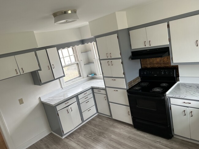 Photo - 227 6th St Apartments Unit 1(lower)