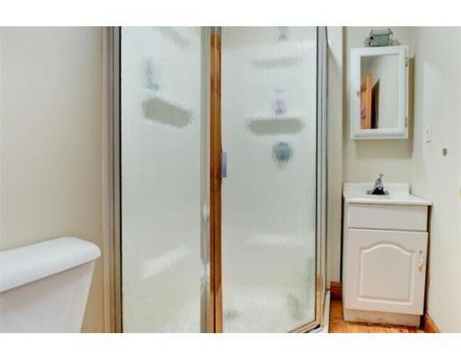 Photo - Mission Hill 5bed 2.5 bath available 9/1