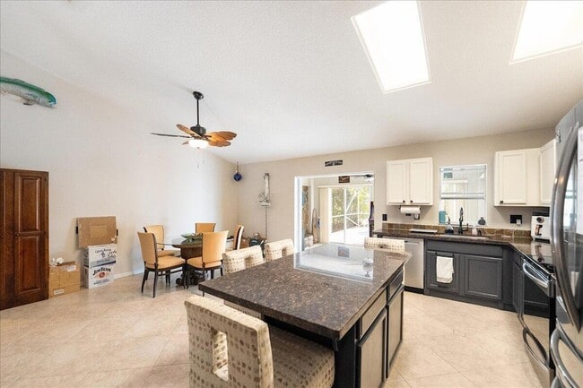 Photo - 279 SW Glenwood Dr