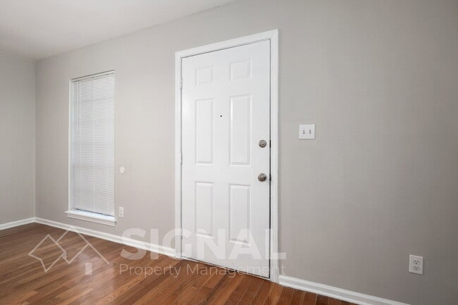 Photo - 1827 Huntington Dr