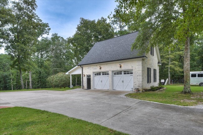 Building Photo - 651 Oak Meadow Ln Unit B