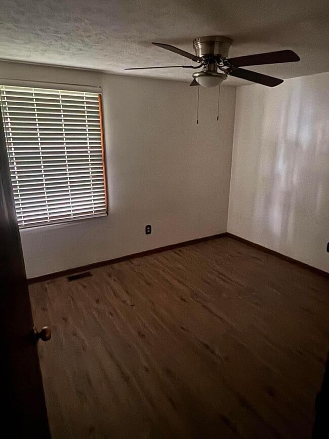 Photo - 3 Bed  1 Bath  Great Location, Great Backyard