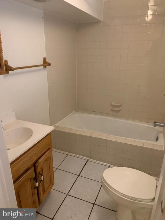 Photo - 15 Seaton Pl NW
