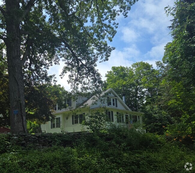 Building Photo - 275 Silver Hill Rd Unit 2 Rental