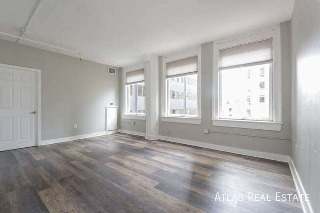 Building Photo - 444 17th St Rental