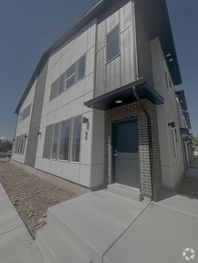 Building Photo - Springville Towns Rental
