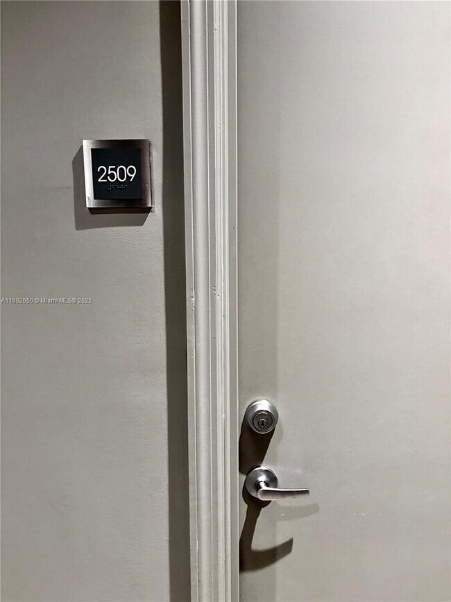 Photo - 951 Brickell Ave Unit 2509