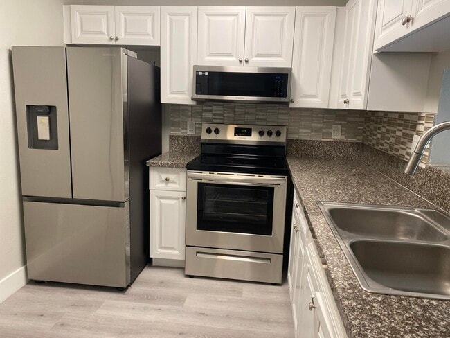 Building Photo - 11430 NW 43rd St Unit 1-4 Rental