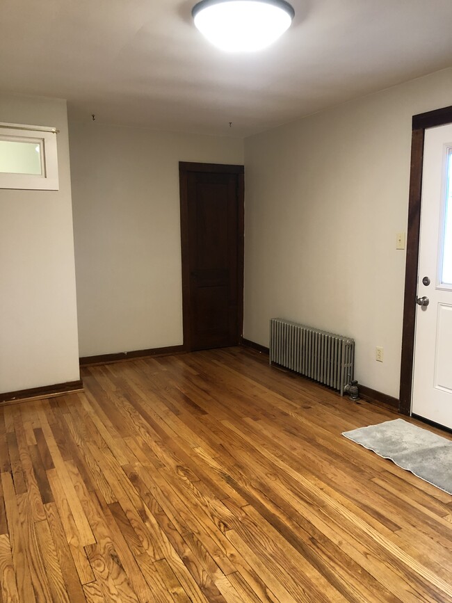 Photo - 728 W 3rd St