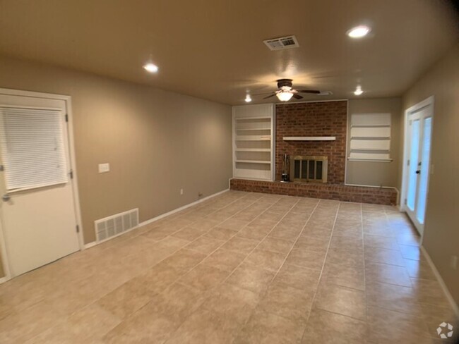 Building Photo - Northwest OKC 3 Bed 2 Bath For Rent! Rental