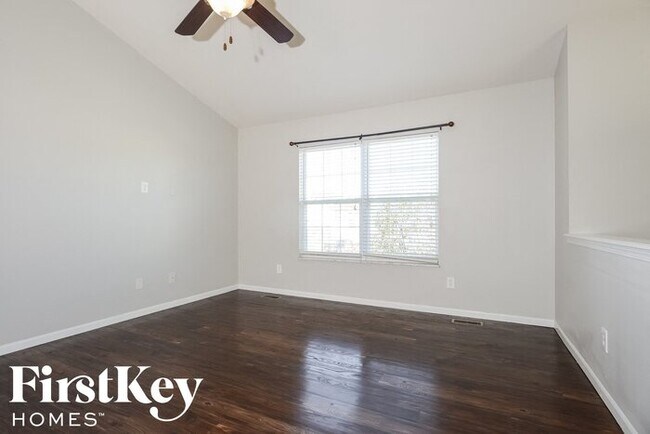 Photo - 664 Ballantrae Dr