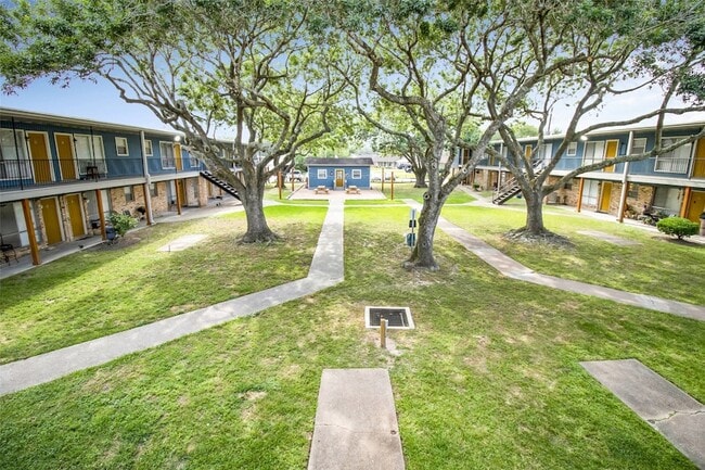 Photo - 1305 Memorial Dr Unit 32