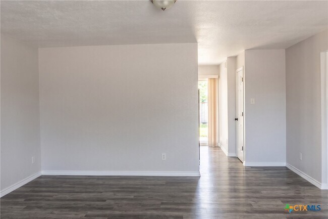 2102 Hunt Dr