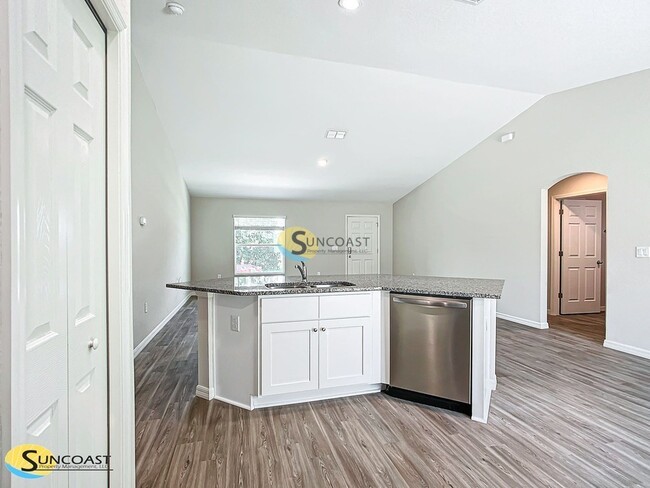 Photo - 14 Pine Trce