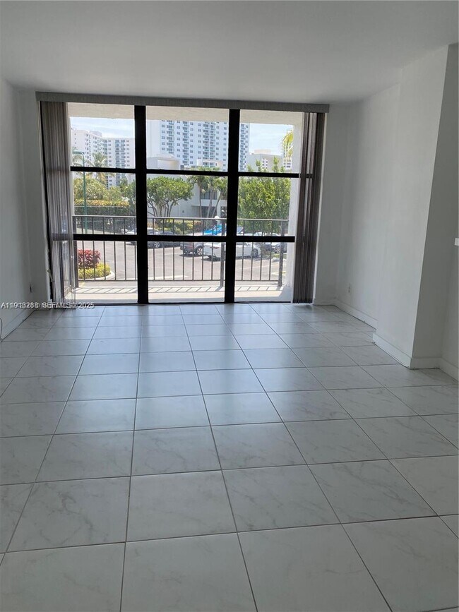 Photo - 1000 Parkview Dr