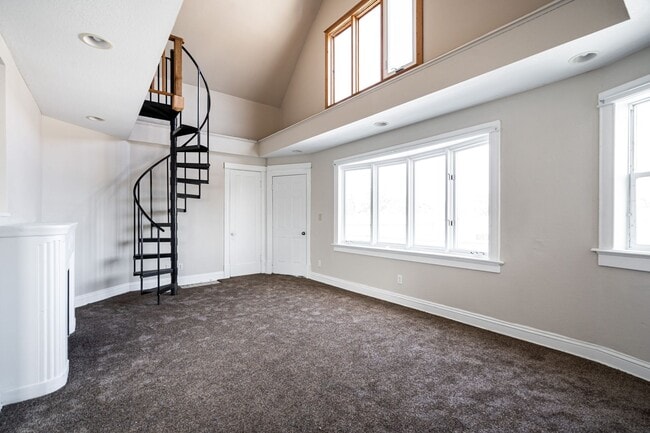 Photo - Beautiful 3 Bedroom 2 Bath - HALF OFF FIRS...