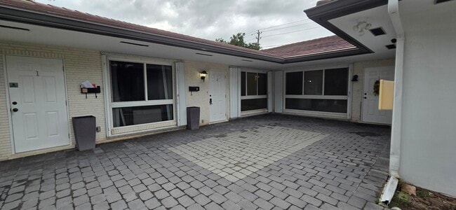 Building Photo - 1951 NE 56th St