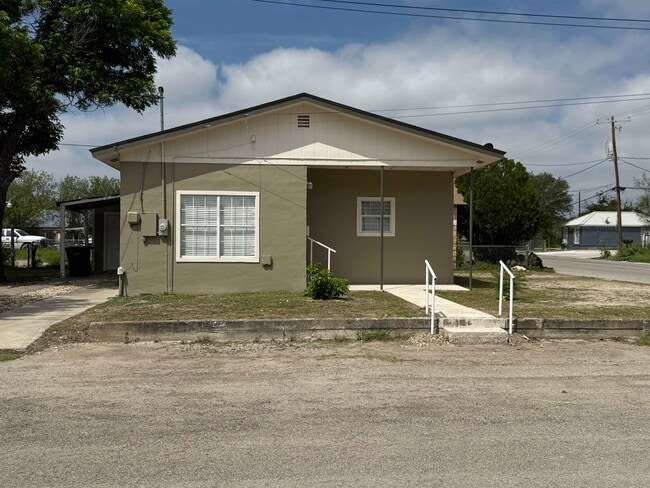 Photo - 502 W Dignowity St
