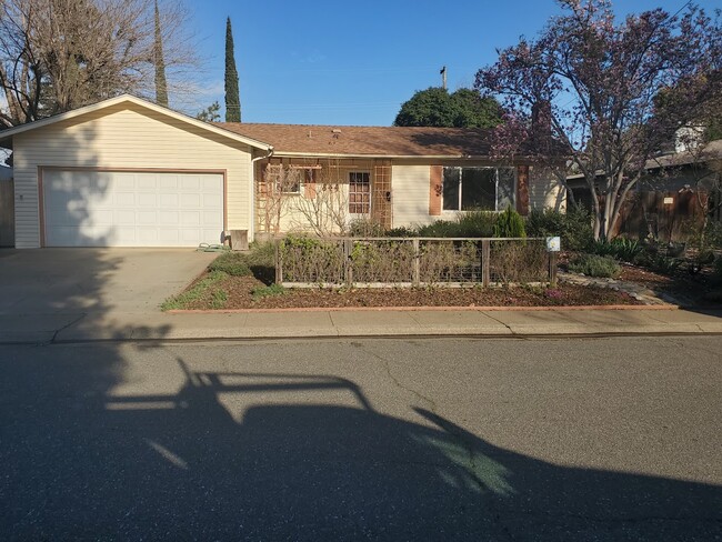 844 Kern St