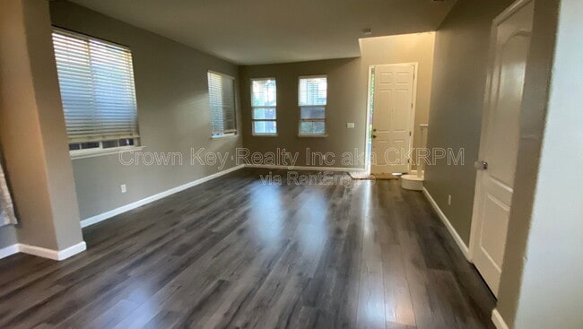 Photo - 352 Goodall St