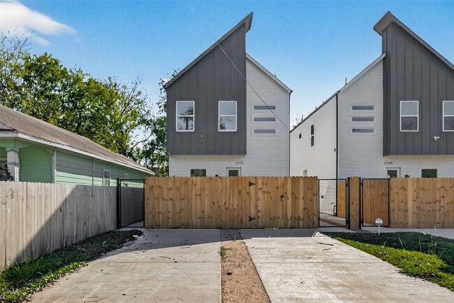 Photo - 2710 Bostic St