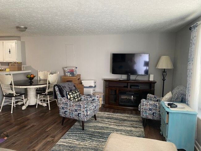 Photo - 160 Kathy Ave