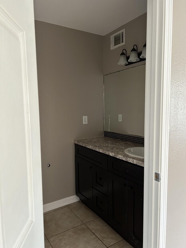 Photo - 300 Woodale Dr